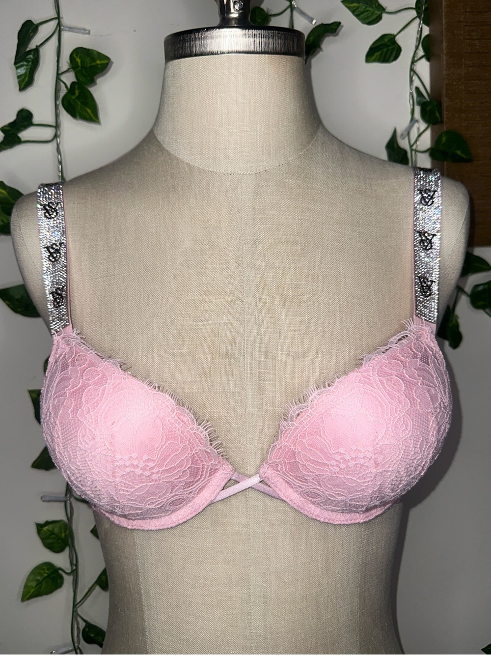 Victoria’s Secret Light Pink Lacey Shine Strap Bombshell Plunge Push Up Bra